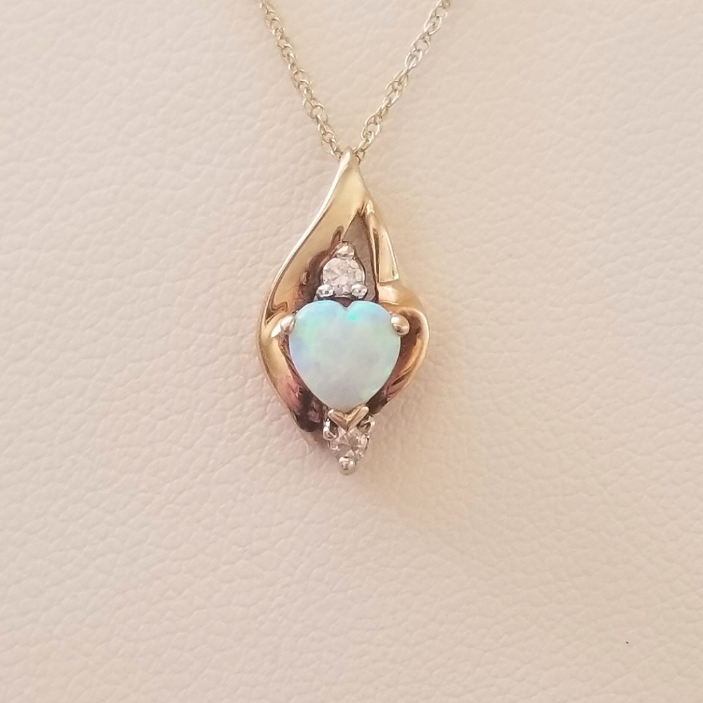 10K Gold Opal Pendant Necklace